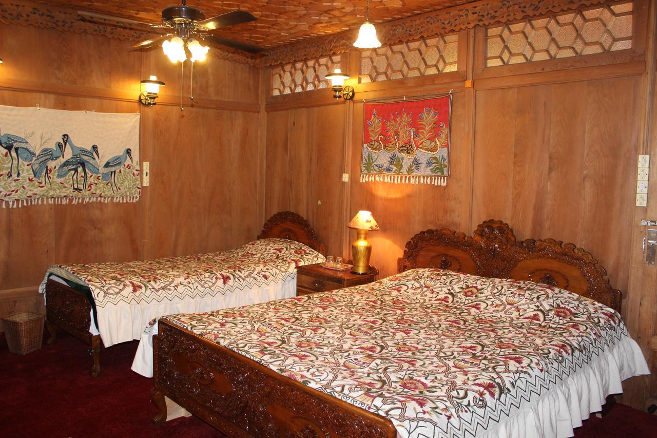 Готель Wangnoo Worth Houseboats Срінагар Екстер'єр фото