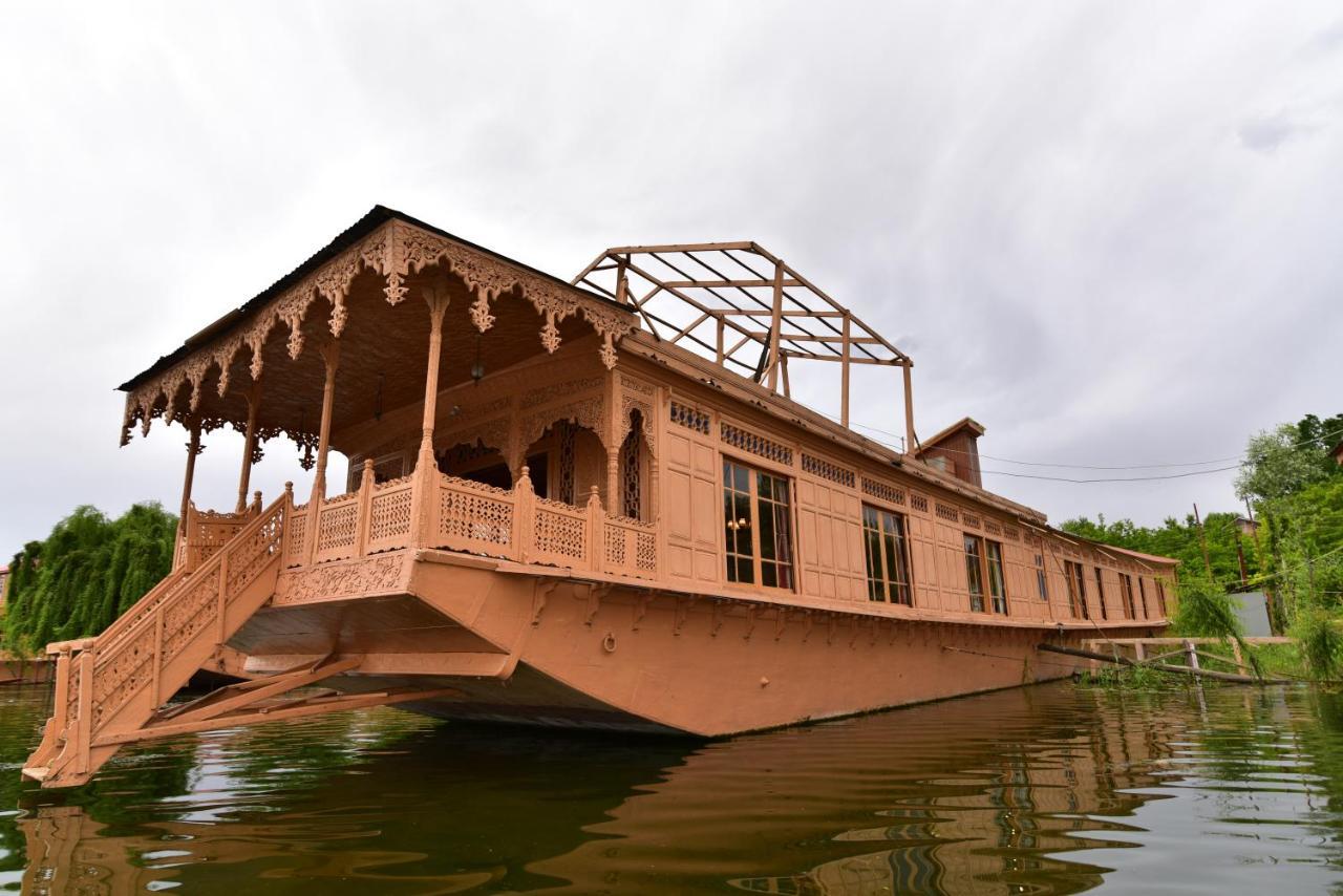 Готель Wangnoo Worth Houseboats Срінагар Екстер'єр фото
